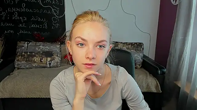 Snapshot of SonnySofia chatting on 04-23-26, 05:41 SonnySofia online show from 04-23-26, 05:41
