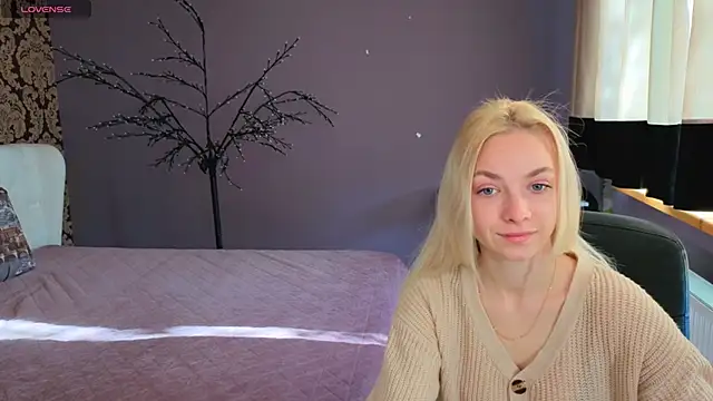 Snapshot of SonnySofia chatting on 05-04-26, 05:47 SonnySofia online show from 05-04-26, 05:47