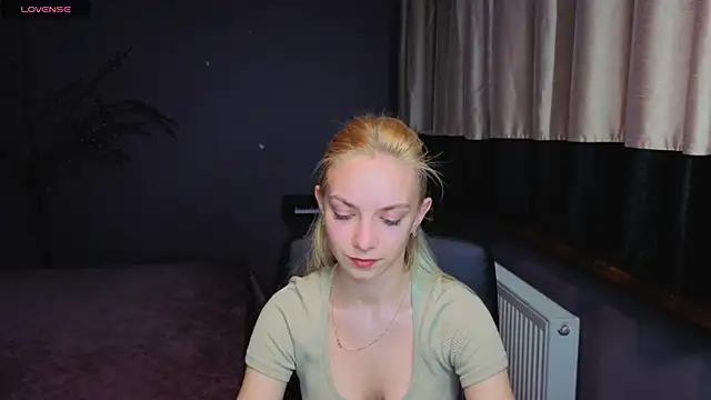 Snapshot of SonnySofia chatting on 05-08-26, 05:51 SonnySofia online show from 05-08-26, 05:51