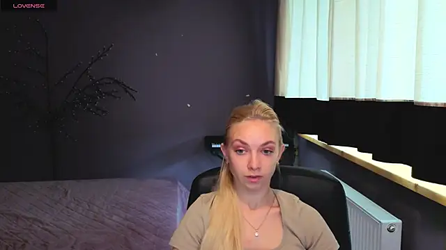 Snapshot of SonnySofia chatting on 05-12-26, 05:48 SonnySofia online show from 05-12-26, 05:48