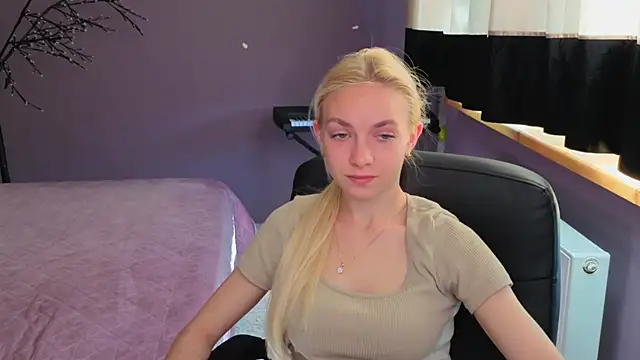 Snapshot of SonnySofia chatting on 05-19-26, 05:36 SonnySofia online show from 05-19-26, 05:36