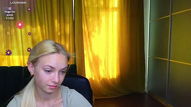 Snapshot of SonnySofia chatting on 05-25-26, 05:35 SonnySofia online show from 05-25-26, 05:35