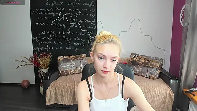 Snapshot of SonnySofia chatting on 05-29-26, 05:38 SonnySofia online show from 05-29-26, 05:38