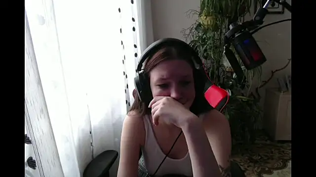 Snapshot of PunyKnee chatting on 04-14-26, 08:20 PunyKnee online show from 04-14-26, 08:20
