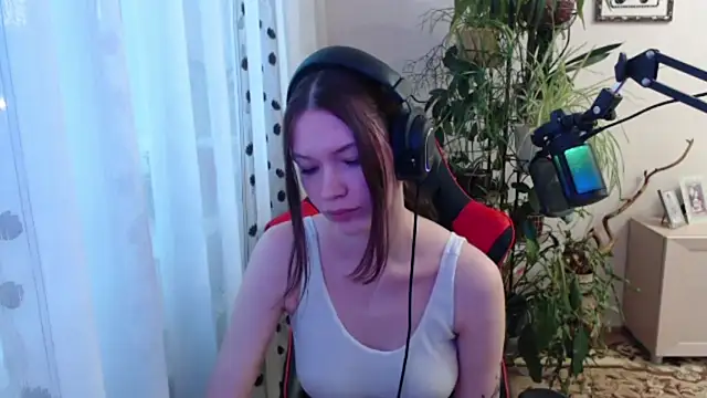 Snapshot of PunyKnee chatting on 04-20-26, 03:04 PunyKnee online show from 04-20-26, 03:04