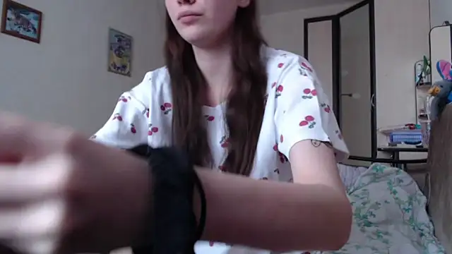 Snapshot of PunyKnee chatting on 04-22-26, 12:07 PunyKnee online show from 04-22-26, 12:07