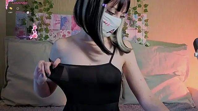 Snapshot of LunaNyanmi chatting on 05-30-26, 12:24 LunaNyanmi online show from 05-30-26, 12:24
