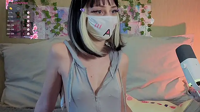 Snapshot of LunaNyanmi chatting on 05-31-26, 01:18 LunaNyanmi online show from 05-31-26, 01:18