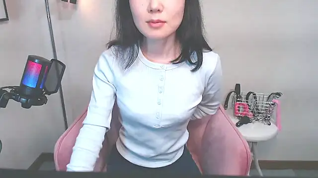 Snapshot of Miachan_01 chatting on 04-13-26, 12:27 Miachan 01 online show from 04-13-26, 12:27