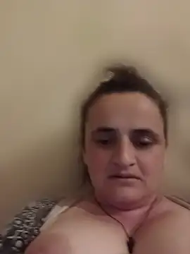 Snapshot of AnabelBexley chatting on 05-20-26, 04:35 AnabelBexley online show from 05-20-26, 04:35