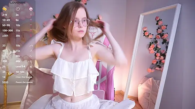 Snapshot of More_Sonne chatting on 06-11-26, 01:31 More Sonne online show from 06-11-26, 01:31