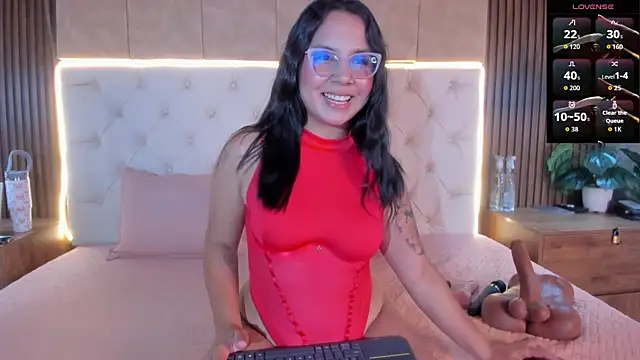Amelia Rossetti online show from 05-30-26, 11:29