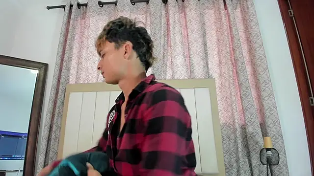 Snapshot of thomas_and_thiago chatting on 04-06-26, 09:38 thomas and thiago online show from 04-06-26, 09:38