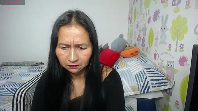 Snapshot of Tyna_b chatting on 06-14-26, 01:25 Tyna b online show from 06-14-26, 01:25