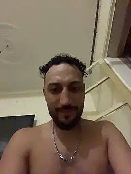Snapshot of legende59 chatting on 06-11-26, 12:32 legende59 online show from 06-11-26, 12:32