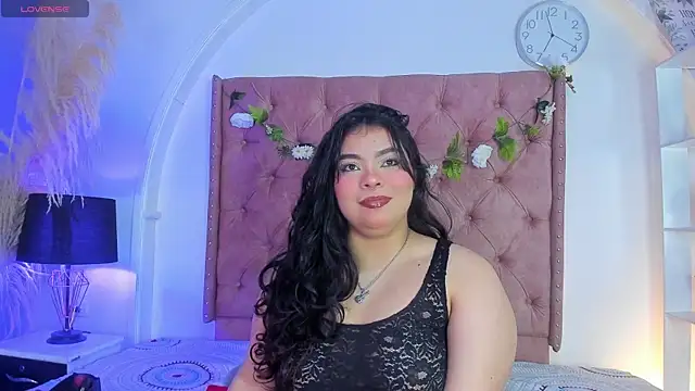 Snapshot of ROSELEI_ chatting on 05-30-26, 08:22 ROSELEI online show from 05-30-26, 08:22