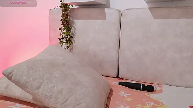 Hanni Dulce  online show from 04-08-26, 12:16