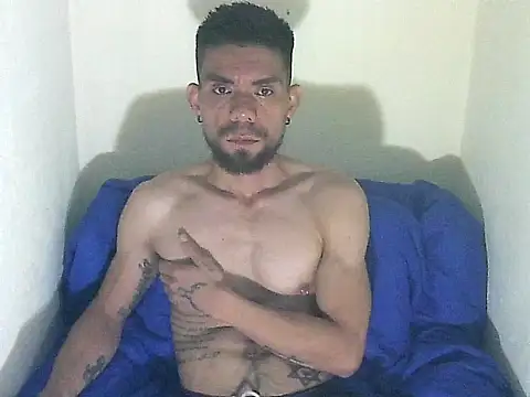 Snapshot of thomas2wood chatting on 06-17-26, 12:35 thomas2wood online show from 06-17-26, 12:35