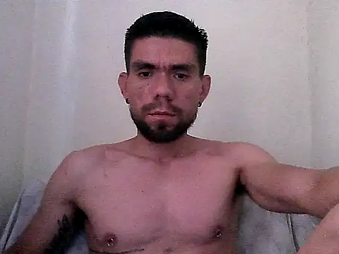 Snapshot of thomas2wood chatting on 06-29-26, 10:21 thomas2wood online show from 06-29-26, 10:21
