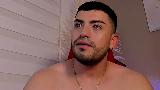 Snapshot of Alexander_Diazz chatting on 05-16-26, 01:02 Alexander Diazz online show from 05-16-26, 01:02