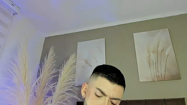 Snapshot of Alexander_Diazz chatting on 06-01-26, 01:57 Alexander Diazz online show from 06-01-26, 01:57
