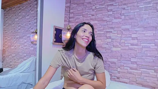 martina thompson  online show from 04-07-26, 07:36