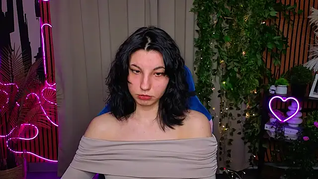 Snapshot of SharonBrowns chatting on 04-15-26, 06:37 SharonBrowns online show from 04-15-26, 06:37