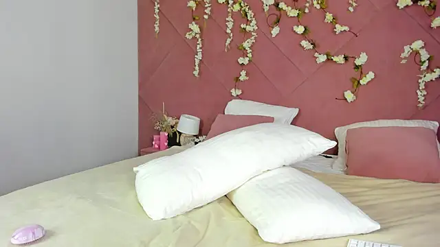 Snapshot of iris_barnes chatting on 07-13-26, 01:08 iris barnes online show from 07-13-26, 01:08