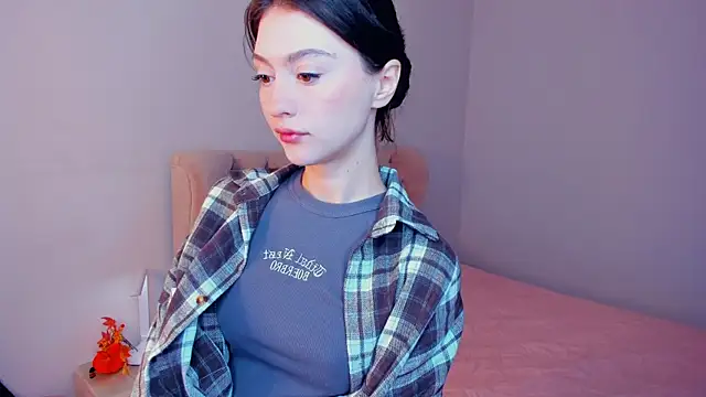 Snapshot of LibbieSchworm chatting on 04-13-26, 08:42 LibbieSchworm online show from 04-13-26, 08:42