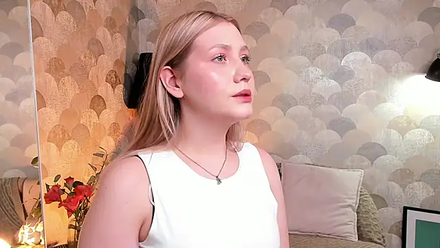 Snapshot of Emilicious chatting on 04-19-26, 01:32 Emilicious online show from 04-19-26, 01:32