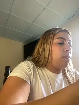 Snapshot of _BellaSmith_ chatting on 07-15-26, 02:55 BellaSmith online show from 07-15-26, 02:55