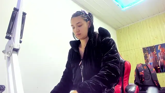Snapshot of Noah_carter16 chatting on 05-07-26, 12:43 Noah carter16 online show from 05-07-26, 12:43