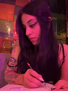 Snapshot of Kattze_ chatting on 05-19-26, 01:56 Kattze online show from 05-19-26, 01:56