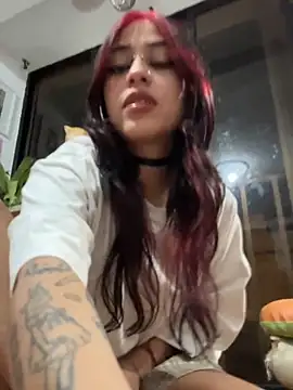 Snapshot of Kattze_ chatting on 06-04-26, 01:33 Kattze online show from 06-04-26, 01:33