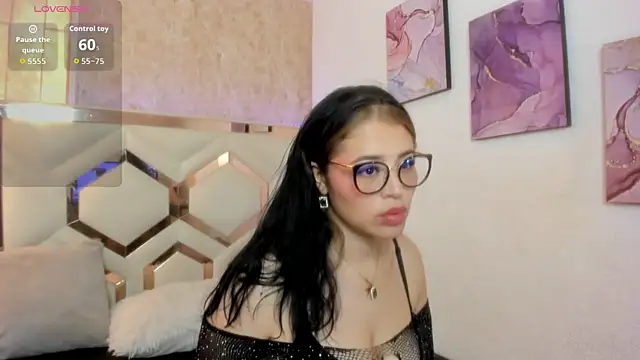 Lips Hotz online show from 04-14-26, 01:28