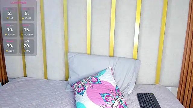 Snapshot of valen_petty chatting on 04-11-26, 06:56 valen petty online show from 04-11-26, 06:56