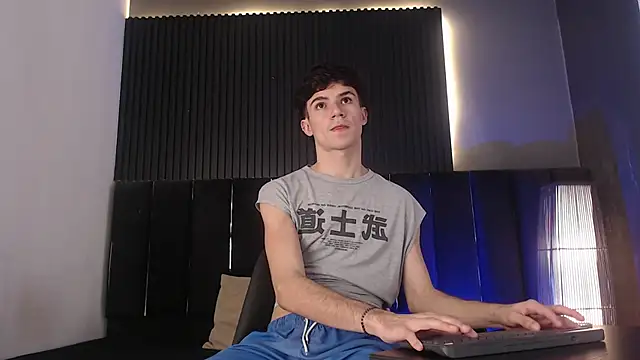 Snapshot of Logan_Steel chatting on 06-19-26, 05:12 Logan Steel online show from 06-19-26, 05:12
