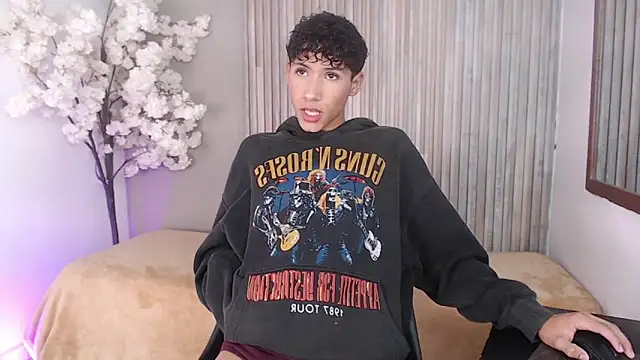 Velvet An online show from 04-12-26, 02:00