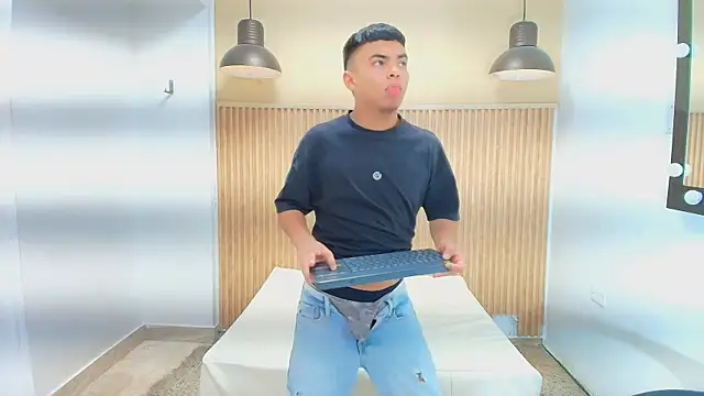 THIAM KELLER1 online show from 04-10-26, 07:29