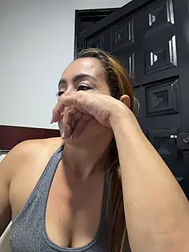 Natigoonzalez online show from 05-06-26, 01:14