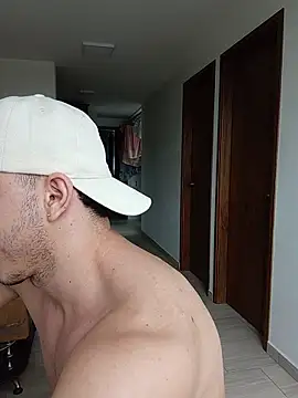 Max valiant online show from 04-19-26, 02:49