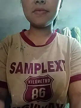 Snapshot of ross001 chatting on 04-09-26, 06:19 ross001 online show from 04-09-26, 06:19