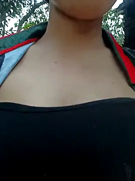 Snapshot of ross001 chatting on 04-11-26, 11:14 ross001 online show from 04-11-26, 11:14