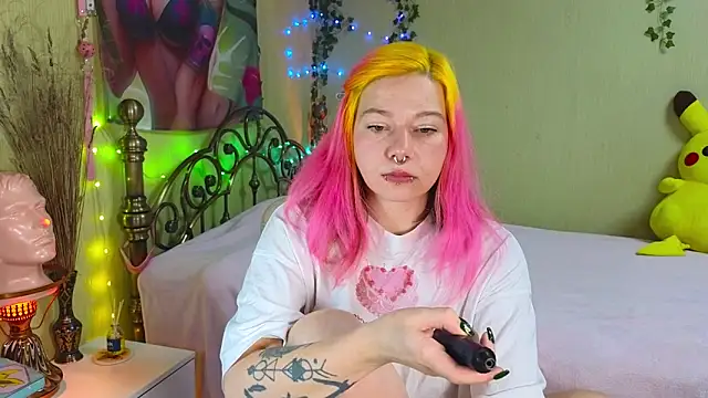 Snapshot of Sansarella chatting on 12-15-25, 01:04 Sansarella online show from 12-15-25, 01:04