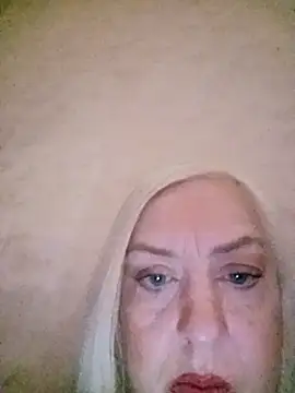 Julia20X online show from 04-18-26, 03:27