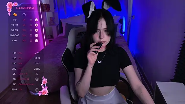 Snapshot of karinahili chatting on 07-18-26, 01:04 karinahili online show from 07-18-26, 01:04