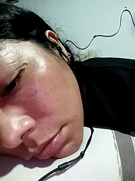 gatita2303 online show from 04-17-26, 12:35