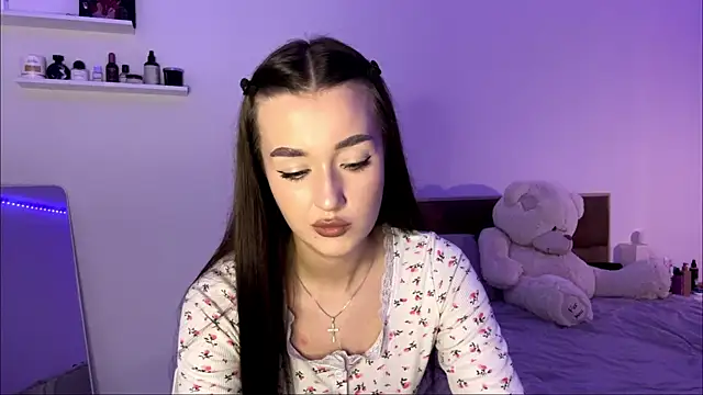 SophieLaine online show from 06-17-26, 04:19