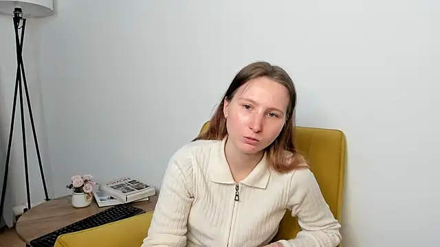 Snapshot of RenettaKrissie chatting on 04-09-26, 01:16 RenettaKrissie online show from 04-09-26, 01:16