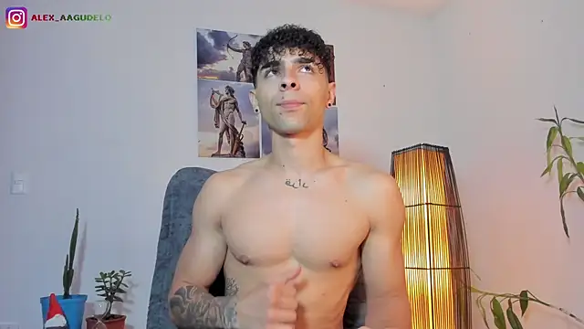 Snapshot of Alex_zt7 chatting on 06-19-26, 04:55 Alex zt7 online show from 06-19-26, 04:55